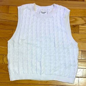 Cableknit sweater vest